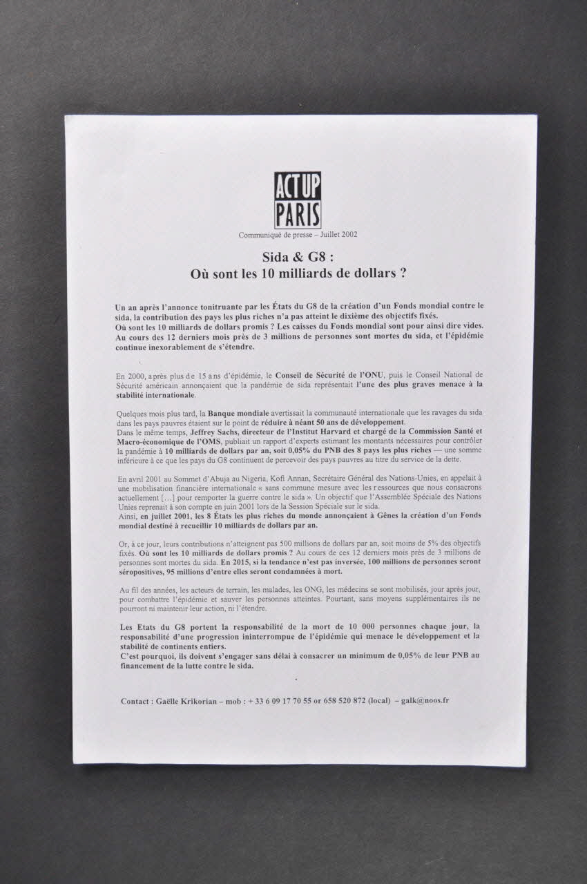Act Up-Paris tract "Sida et G8 : Où sont les 10 milliards de dollars?" France 2002/7 2003.94.4 Photo Mucem