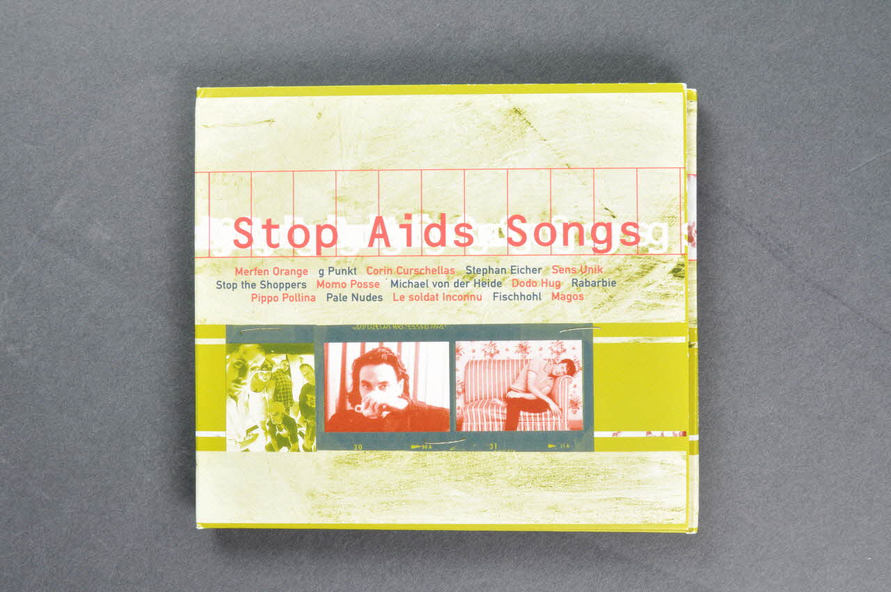Aide Suisse contre le Sida / The Hot Rubber Company CD (compact disque) "Stop Aids songs" avec préservatif Lorraine, France 2004 2004.48.10.1-4 Photo Mucem