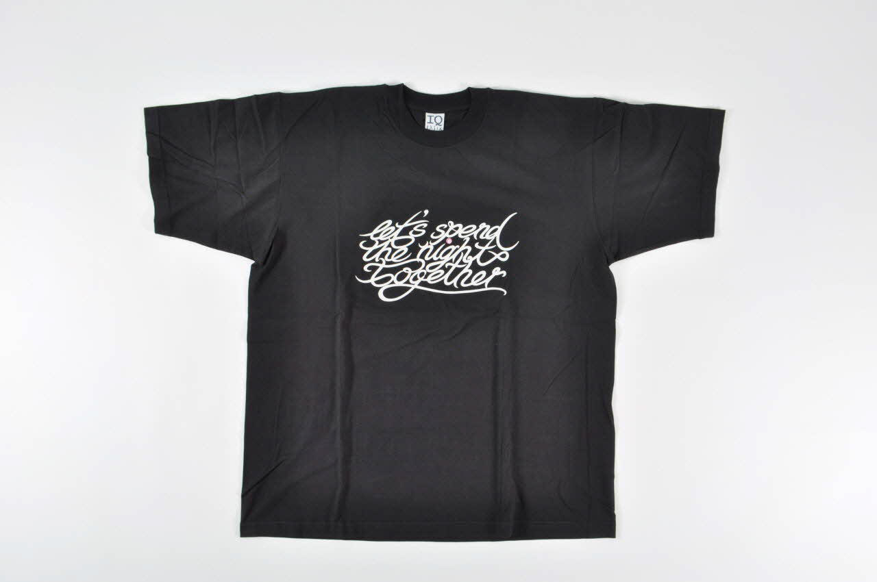 Aids-Hilfe Suisse tee-shirt "Let's spend the night together" (Passons la nuit ensemble) Lorraine, France 2004 2004.48.12 Photo Mucem