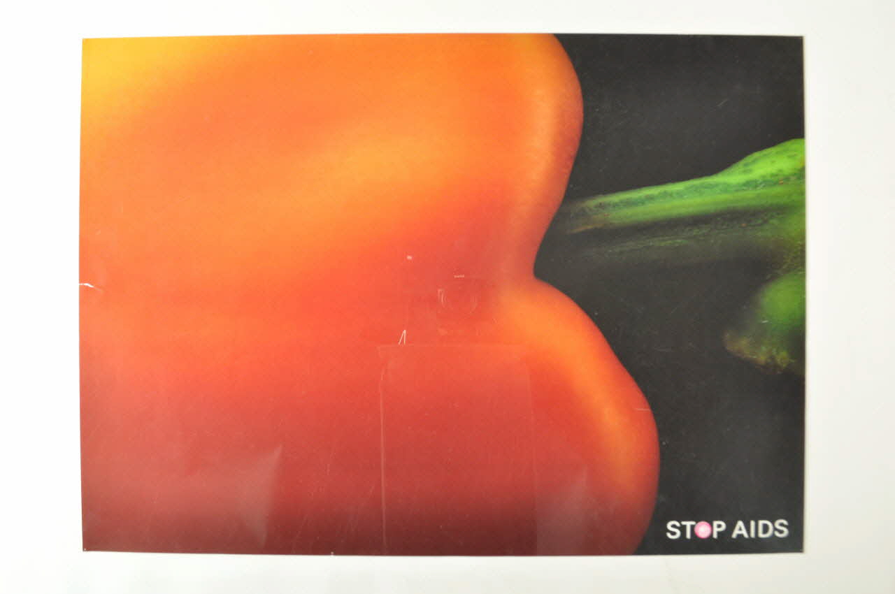 Aids-Hilfe Suisse affiche Stop AIDS (aubergine) Lorraine, France 2004 2004.48.19 Photo Mucem