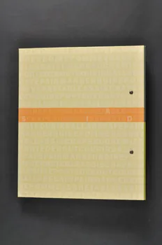 Aids-Hilfe Schweiz classeur "Vivre avec le VIH et le sida.  Un ouvrage de référence sur les fondements, l'hygiène de vie et la démarche thérapeutique." Lorraine, France 2003 2004.48.9 Photo Mucem