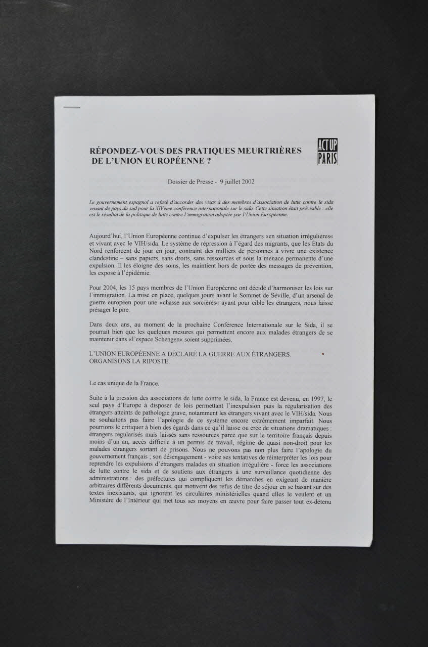 Act Up-Paris DOSSIER DE PRESSE "Répondez-vous des pratiques meurtrières de l'Union Européenne?" France 2002/7/9 2003.94.7 Photo Mucem