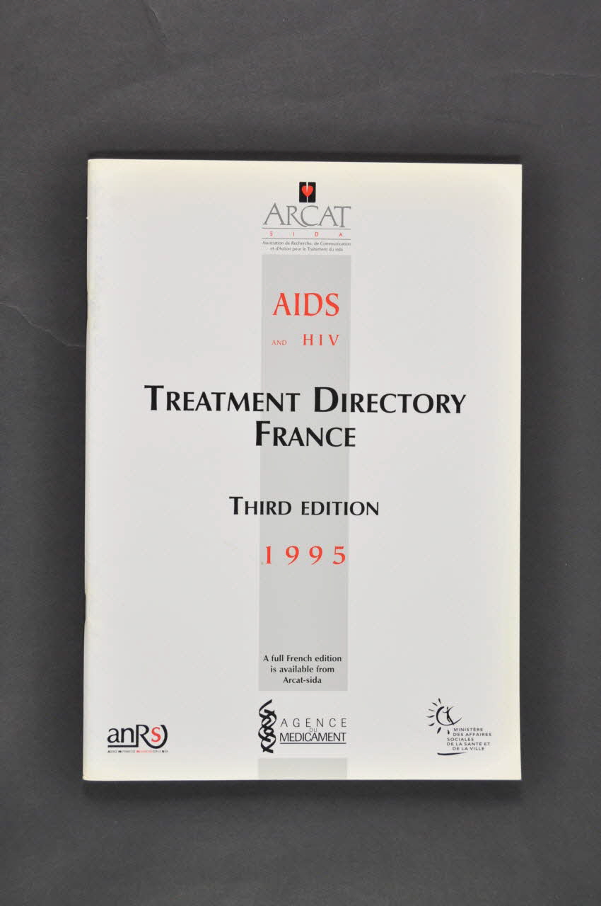 Association pour la Recherche, la Communication et les Actions pour l'Accès aux Traitements (ARCAT) BROCHURE "AIDS and HIV. Treatment directory France" Third  édition" (VIH et Sida. Répertoire des essais thérapeutiques en France.) France 1995 2005.97.30 Photo Mucem