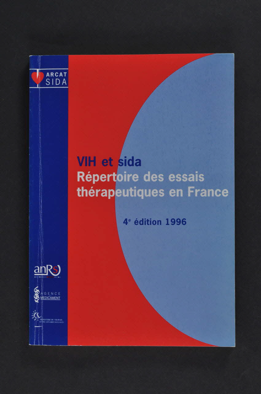 Association pour la Recherche, la Communication et les Actions pour l'Accès aux Traitements (ARCAT) BROCHURE "VIH et Sida. Répertoire des essais thérapeutiques en France. 4° édition" France 1996 2005.97.31 Photo Mucem