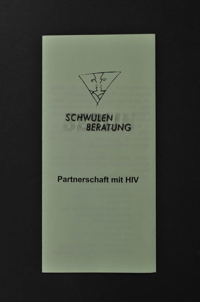 Pluspunkt Et Schwulenberatung Berlin Dépliant "Partnerschaft mit HIV" Allemagne 2002 2003.94.82 Photo Mucem