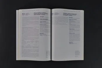 Association pour la Recherche, la Communication et les Actions pour l'Accès aux Traitements (ARCAT) BROCHURE "VIH et Sida. Répertoire des essais thérapeutiques en France. 6° édition" France 1998 2005.97.33 Photo Mucem