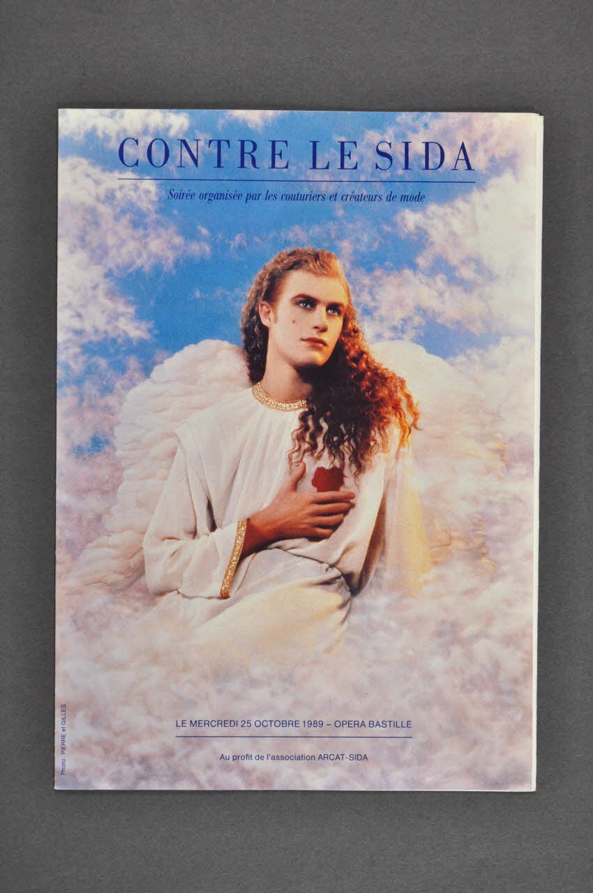 Association pour la Recherche, la Communication et les Actions pour l'Accès aux Traitements (ARCAT) programme "Contre le sida. Soirée organisée par les couturiers et créateurs de mode" France 1989/10/25 2005.97.48.1-3 Photo Mucem