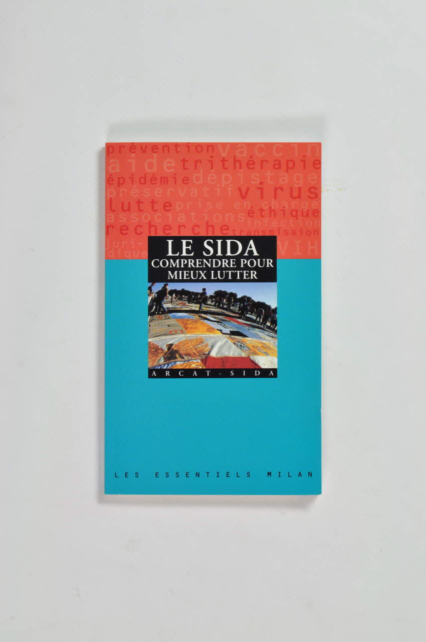 Association pour la Recherche, la Communication et les Actions pour l'Accès aux Traitements (ARCAT) livre Le sida. Comprendre pour mieux lutter. France 1999 2005.97.56 Photo Mucem