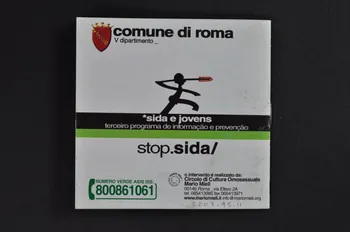 Circolo di Cultura Omosessuale Mario Mieli BROCHURE " Stop sida. / Sida e jovens terceiro programa de informaçao e prevençao." (portugais) ) (Stop sida. Jeunes et sida. Troisième programme d'information et de prévention) Italie 2001 2003.95.11  Photo Mucem