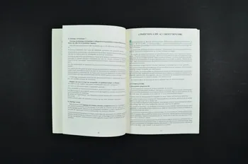 Association pour la Recherche, la Communication et les Actions pour l'Accès aux Traitements (ARCAT) BROCHURE "Manuel d'information pratique à l'usage des cabinets dentaires" France 1988 2005.97.59  Photo Mucem