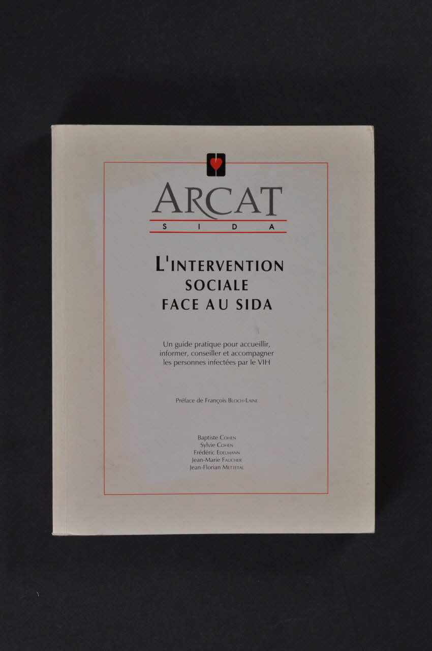 Association pour la Recherche, la Communication et les Actions pour l'Accès aux Traitements (ARCAT) livre "L'intervention sociale face au sida" France 1991 2005.97.70 Photo Mucem
