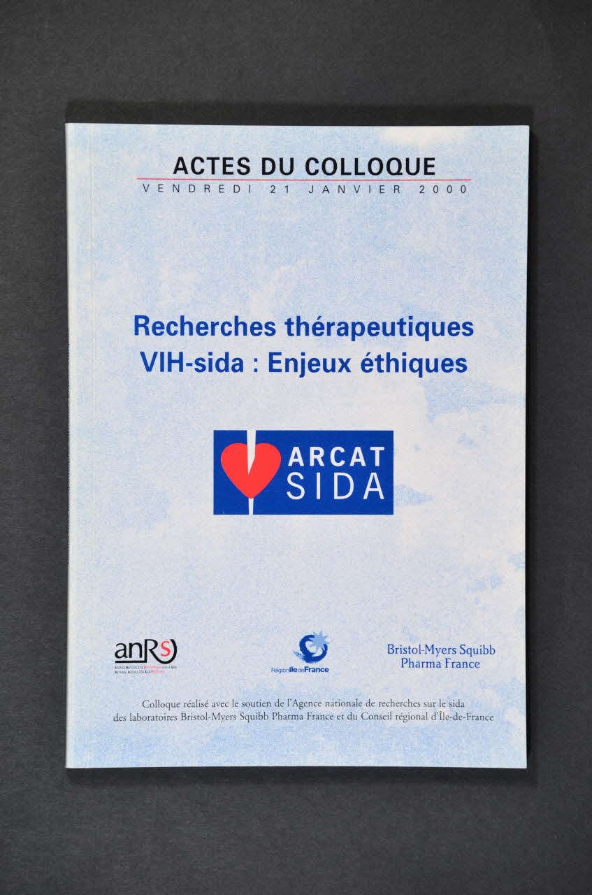 Association pour la Recherche, la Communication et les Actions pour l'Accès aux Traitements (ARCAT) BROCHURE Recherches thérapeutiques VIH: Enjeux éthiques France 2001/12 2005.97.72 Photo Mucem