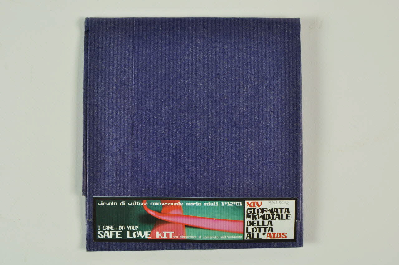 Circolo di Cultura Omosessuale Mario Mieli Kit de prévention "Safe love kit. (Kit de l'amour safe) Italie 2001 2003.95.32 Photo Mucem
