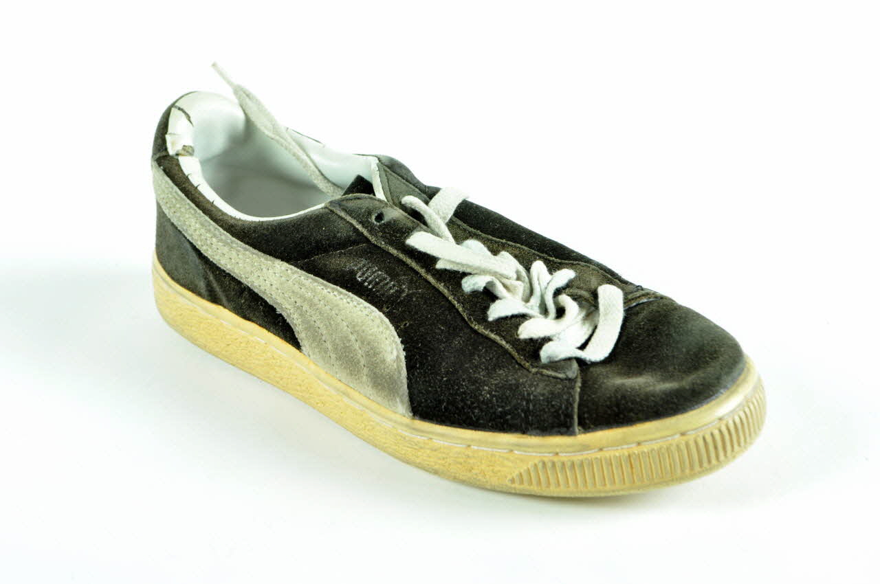 Puma chaussure Chaussure droite Puma Clyde 1980-1990 2006.100.10 Photo Mucem