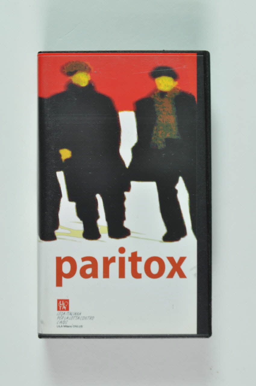 Lila Milano cassette vidéo "Paritox" (Toxicos entre pairs ??) Italie 1999 2003.96.16.1-2 Photo Mucem