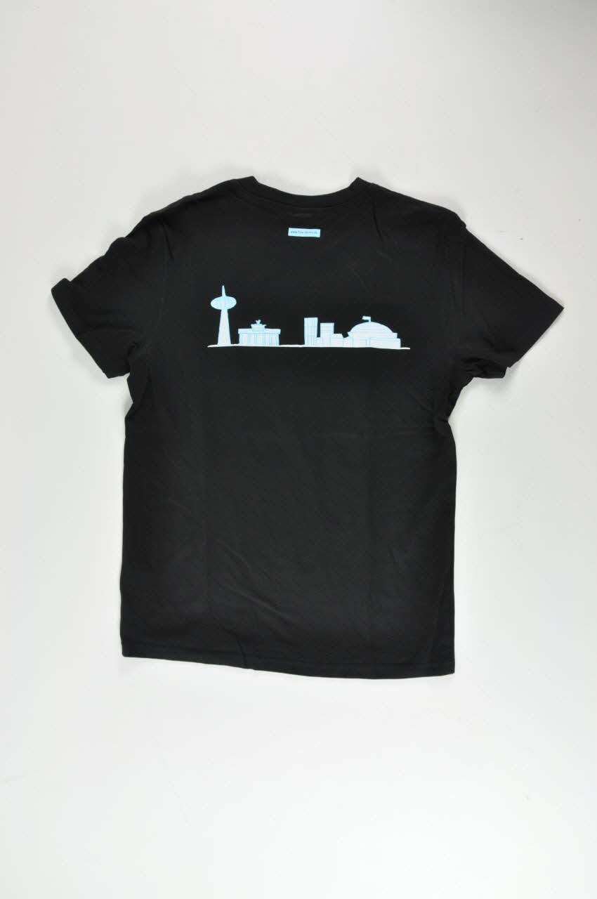 H&M ; Kristin Strohschein tee-shirt 2000-2006 2006.118.1 Photo Mucem