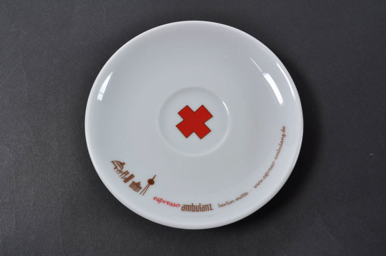 Inker Porcelaine soucoupe 2000-2006 2006.118.2.2 Photo Mucem