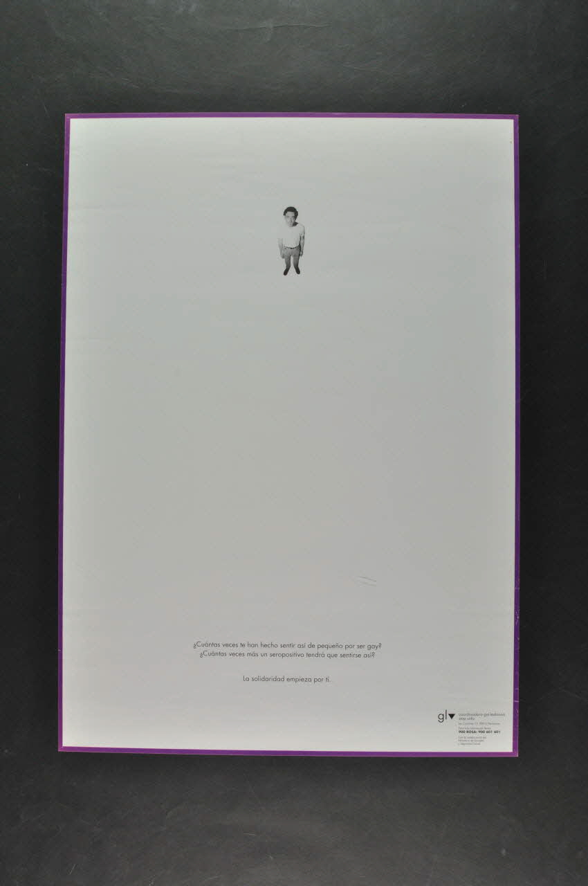 Coordinadora Gai-Lesbiana / Stop Sida affiche " Cuantas veces te han hecho sentir asi de equeno por ser gay? / Cuantas veces mas un seropositivo tendra que sentirse asi ? / La solidaridad empieza por ti" (Combien de fois t'ont ils fait te sentir ainsi, tout petit parce que tu es gay ? Combien de fois en plus un séropositif aura-t-il à se sentir ainsi ? La solidarité commence par toi) Espagne 1994 2004.51.7 Photo Mucem