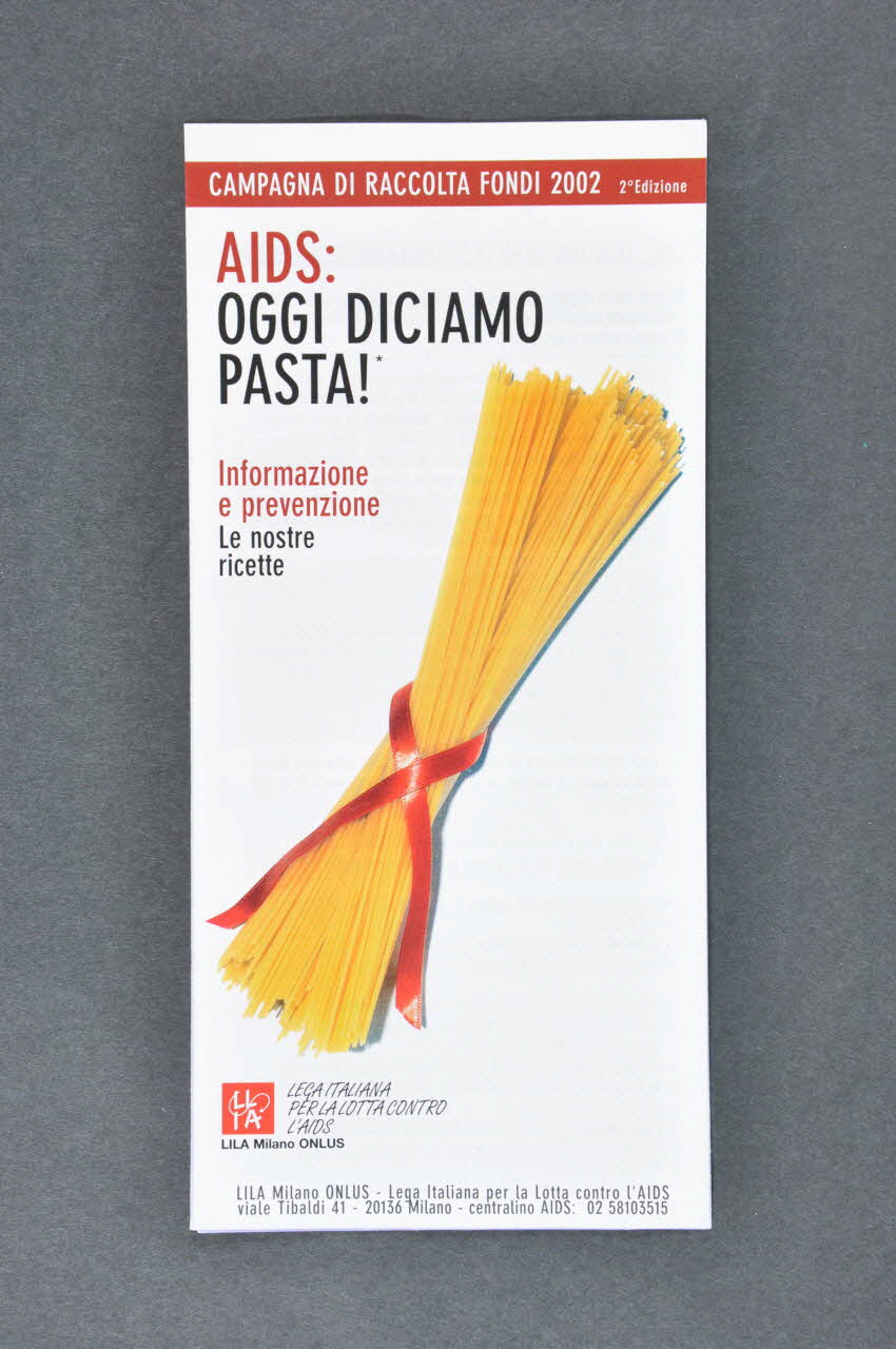Dépliant "AIDS : Oggi diciamo Pasta ! Informazione e prevenzione. Le nostre ricette" (Sida. aujourd'hui, nous disons : des pâtes ! Information et prévention. Nos recettes.) Italie 2002 2003.96.30  Photo Mucem