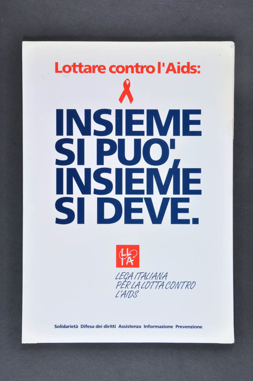 Dossier "Lottare contro l'Aids. Insieme si puo, insieme si deve" (Lutter contre le sida. Ensemble on peut, ensemble on doit) 2003.96.43.1-10 Photo Mucem