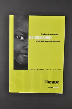 Dépliant "12 millions de nens i nenes al mon amb SIDA" (12 millions de garçonnets et fillettes dans le monde ont le sida) 2004.54.15  Photo Mucem