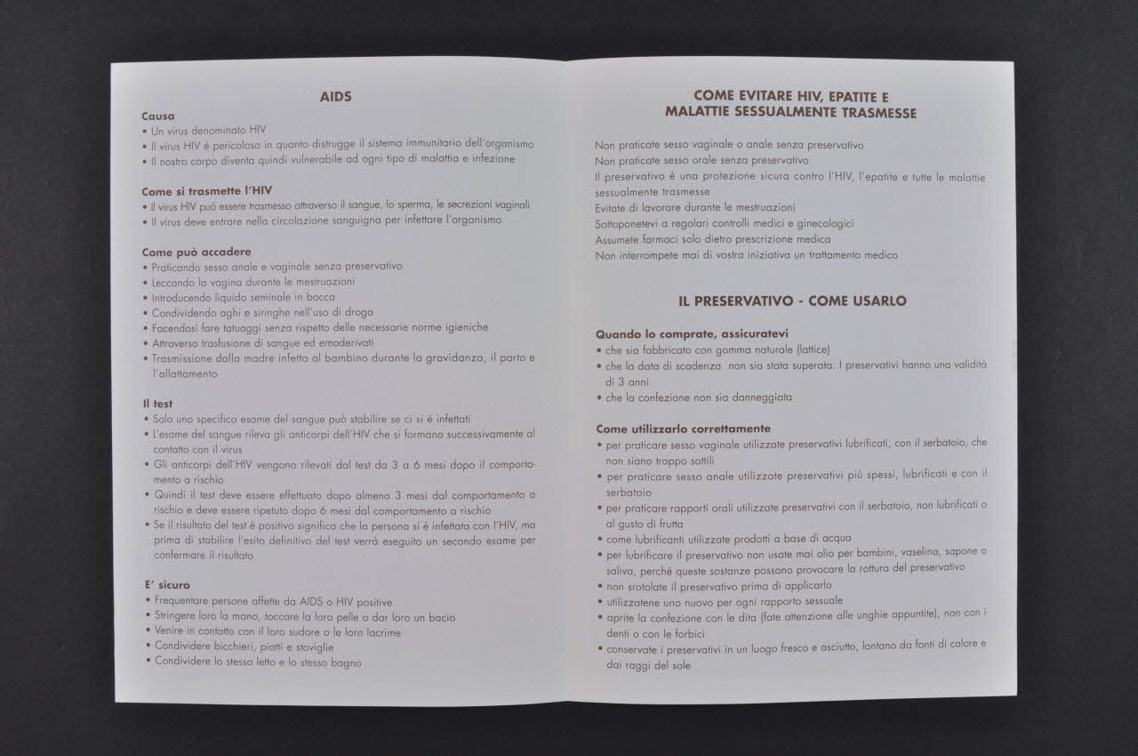 Dépliant "HIV malattie sessualmente trasmesse ccosa sono e como evitarle" (HIV et maladies sexuellement transmissibles en quoi consistent-elles et comment peut-on les éviter ?) 2003.96.48 Photo Mucem