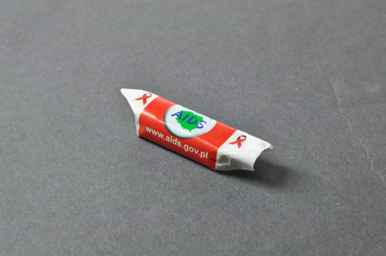 National Aids Center Bonbon "National AIDS Center Poland" Pologne 2002 2003.97.33 Photo Mucem