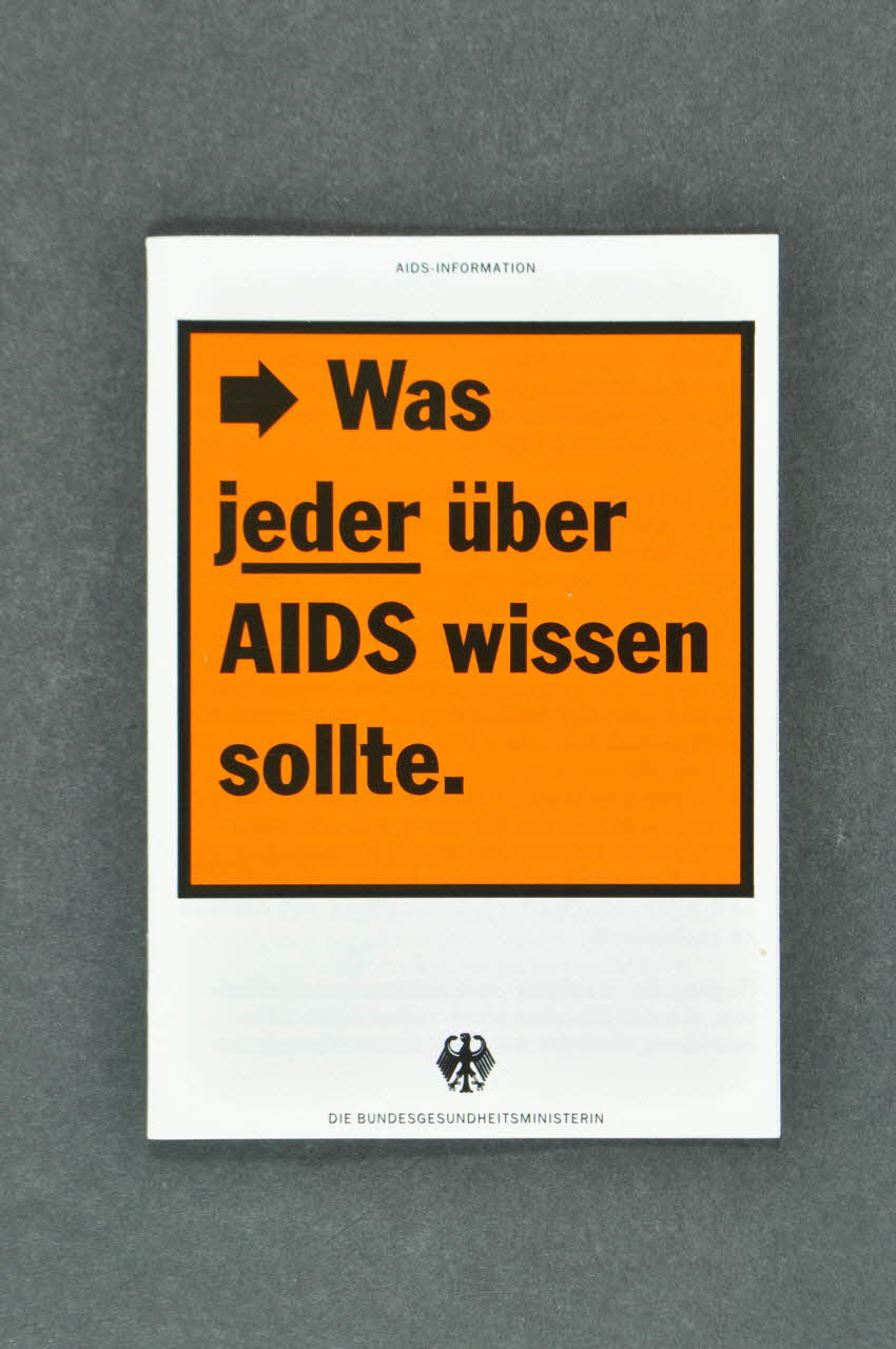 Bundeszentrale FüR Gesundheitliche Aufklarung (BZGA) BROCHURE "Was jeder über AIDS wissen sollte." (Ce que vous avez toujours voulu savoir sur le sida) Allemagne 1987/11 2004.55.107 Photo Mucem