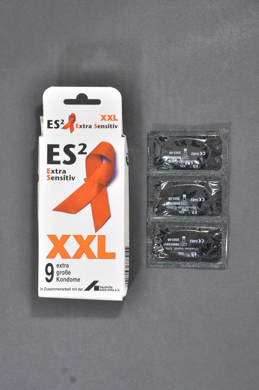 Deutsche Aids-Hilfe, Condomi Boite de préservatifs "ES 2 Extra Sensitiv XXL" Allemagne 2003 2003.97.41.1-3  Photo Mucem