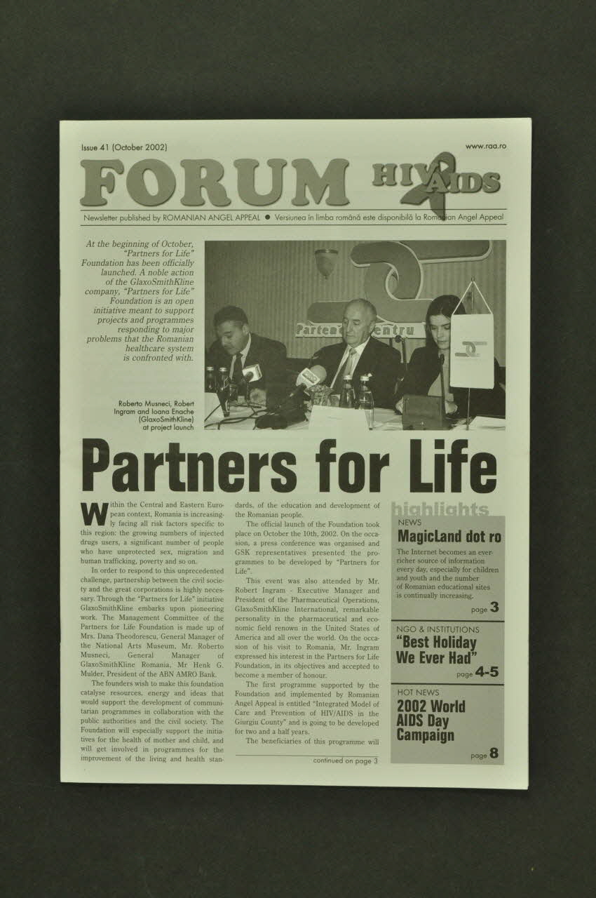 Romanian Angel Appeal Lettre d'information "Forum HIV Aids" : Partners for life (Partenaires pour la vie) Roumanie 2002/10 2003.97.56 Photo Mucem