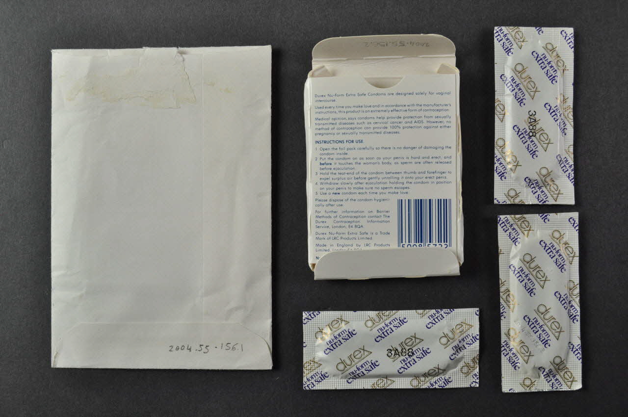 Distributeur : London International Group Plc Préservatif "The fight against AIDS" (Le combat contre le sida) Grande Bretagne 1988 2004.55.156.1-5 Photo Mucem