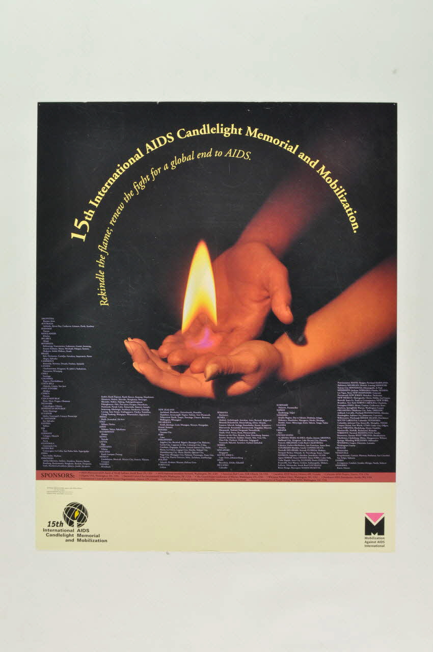 affiche "15th International AIDS Candlelight Memorial and Mobilization" (15ème memorial international aux flambeaux et mobilisation). / Rekindle the flame, renew the fight for a global end to AIDS" (Ranimez la flamme, renouvelez le combat pour une fin globale du sida) 2003.98.13 Photo Mucem
