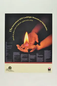 affiche "15th International AIDS Candlelight Memorial and Mobilization" (15ème memorial international aux flambeaux et mobilisation). / Rekindle the flame, renew the fight for a global end to AIDS" (Ranimez la flamme, renouvelez le combat pour une fin globale du sida) 2003.98.13  Photo Mucem