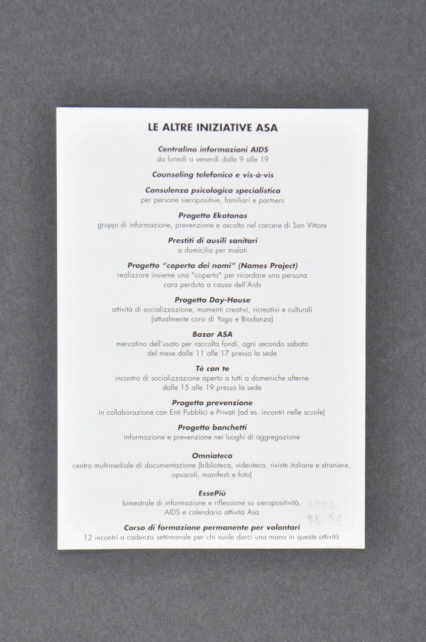 tract "HIV X ? Parliamone" (Séropositif ? Parlons-en) / Gruppi di auto-aiuto per persone HIV + familiari e partners" (Groupes d'aide mutuelle pour les personnes séropositives, leurs familles et leurs partenaires) 2003.98.52 Photo Mucem