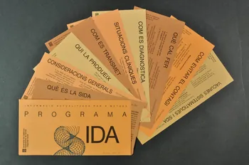 Generalitat De Catalunya, Departament de Sanitat i Assistència Social Fichier "Informacio actualitzada per a metges. Programa  SIDA" (Information actualisée pour les médecins. Programme sida) Espagne 1990/3 2004.55.21.1-10 Photo Mucem