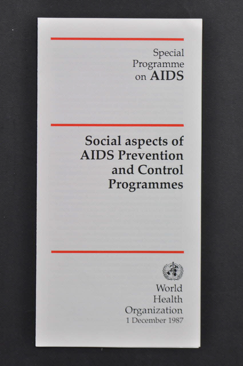 Oms Dépliant "Social aspects of AIDS Prevention and control programmes" (Aspects sociaux des programmes de contrôle et de prévention du sida) International 1987 2004.55.210 Photo Mucem