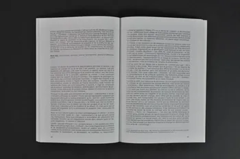 Agence Nationale de Recherches sur le Sida (ANRS) livre "Sida, immigration et inégalités : nouvelles réalités, nouveaux enjeux" France 2002/7 2003.99.102  Photo Mucem