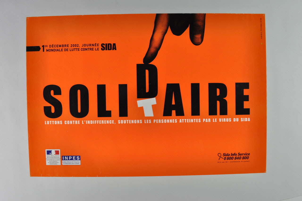 Institut National de Prévention et d'Education pour la Santé (INPES) affiche "SOLIDAIRE. Luttons contre l'indifférence, soutenons les personnes atteintes par le virus du sida" France 2002 2003.99.118 Photo Mucem
