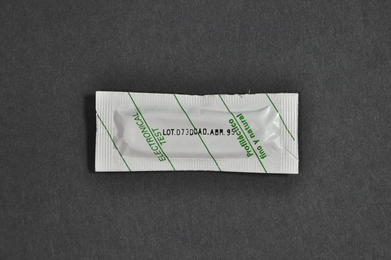 Service Basque De Santé , Colegios De Préservatif Espagne 1990 2004.55.40.6 Photo Mucem