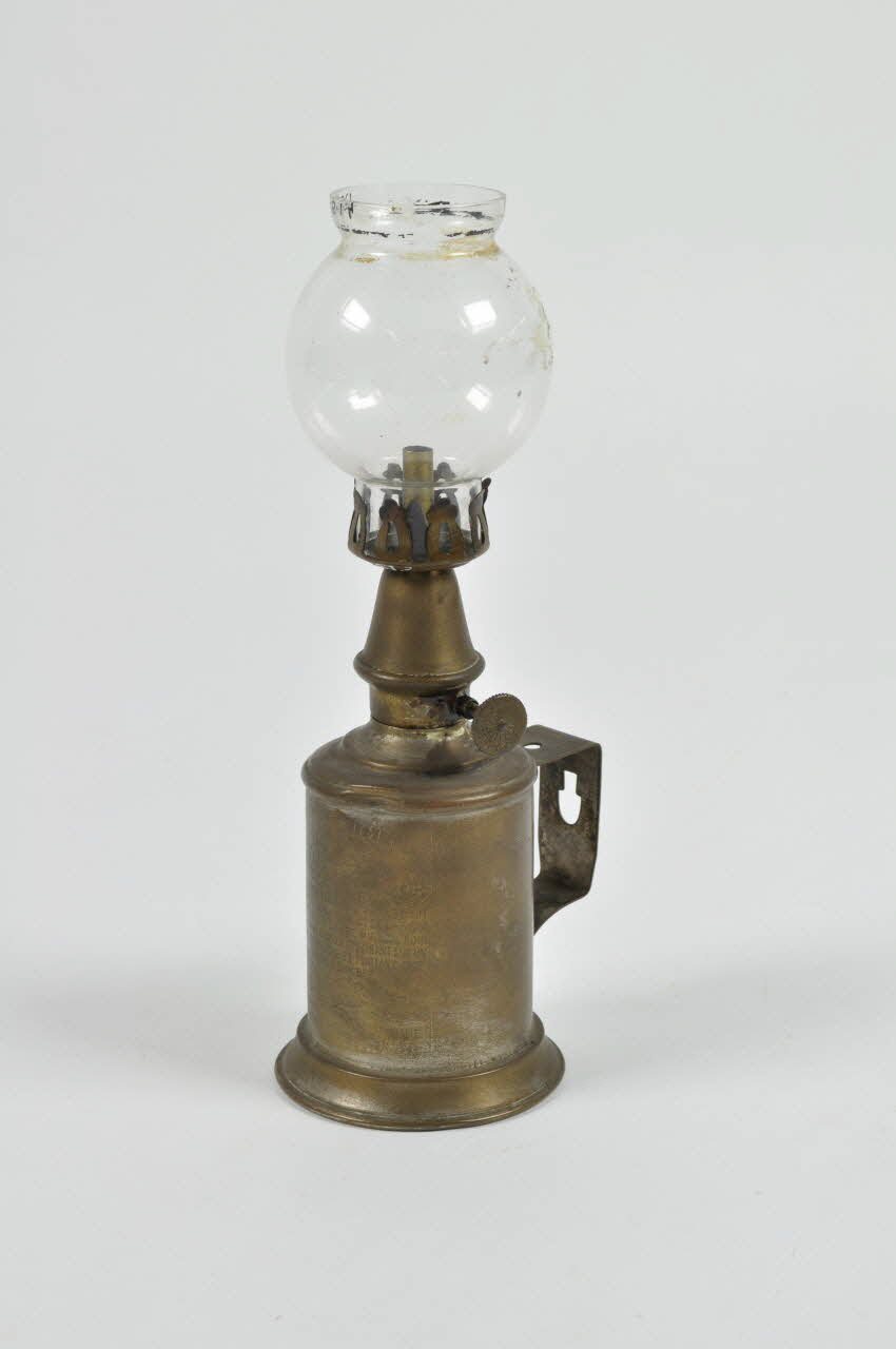 lampe à essence Lampe Pigeon 1885-1925 1955.25.1.1-4 Photo Mucem