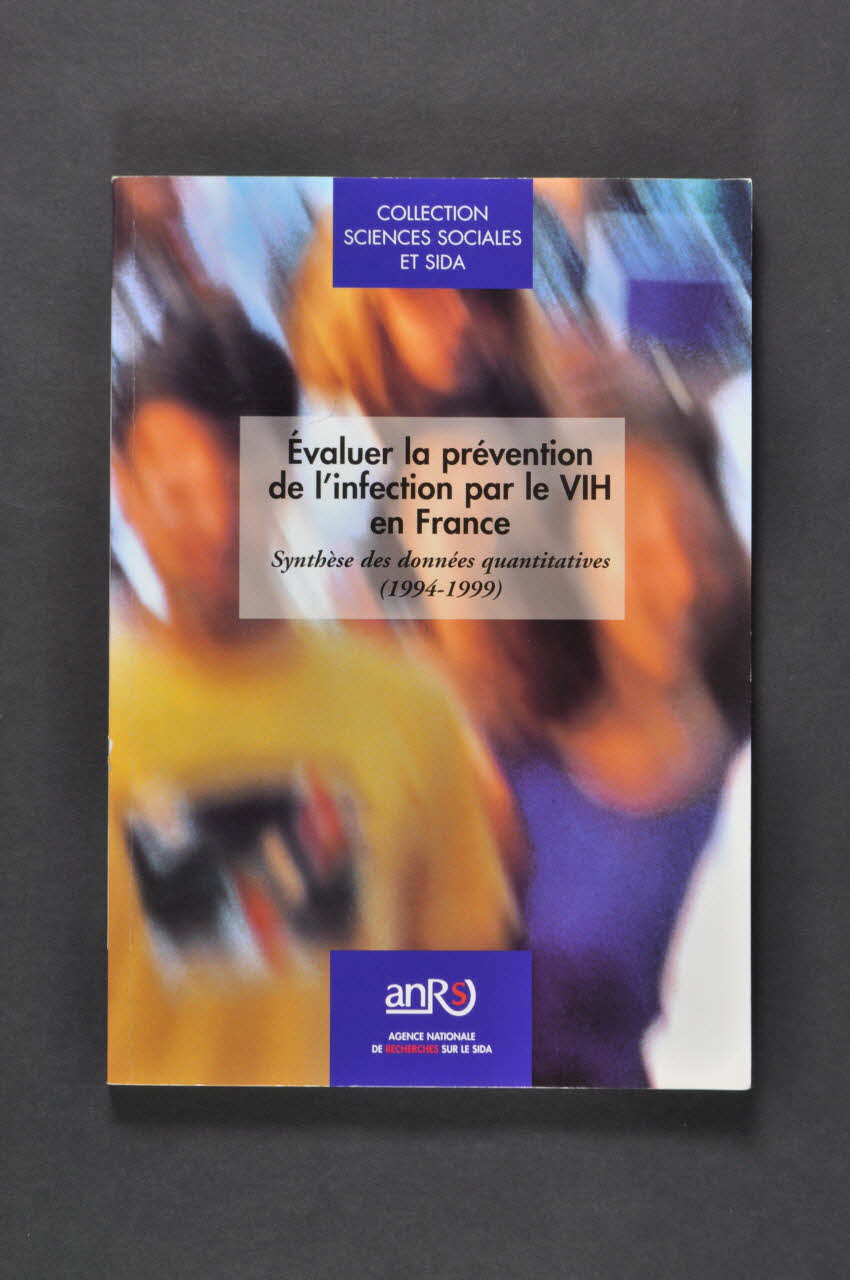 Agence Nationale de Recherches sur le Sida (ANRS) livre "Evaluer la prévention de l'infection par le VIH en France." France 1999/11 2003.99.32 Photo Mucem