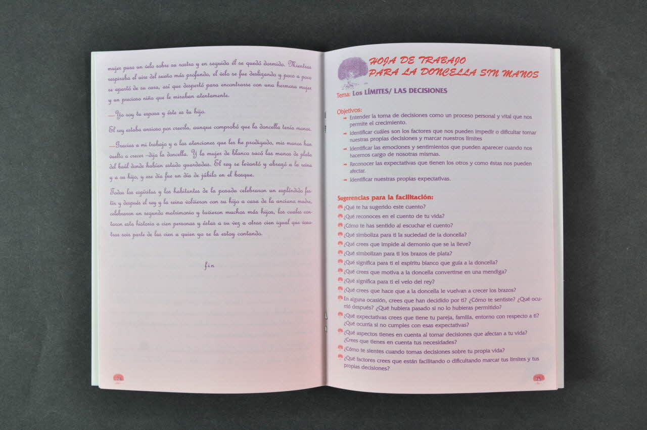 BROCHURE "Cuentame un cuento. Narraciones para el trabajo emocional de mujeres afectadas por el VIH" (Dis moi un conte. histoires pour le travail émotionnel de femmes affectées par le VIH) Espagne 2002 2004.55.64 Photo Mucem