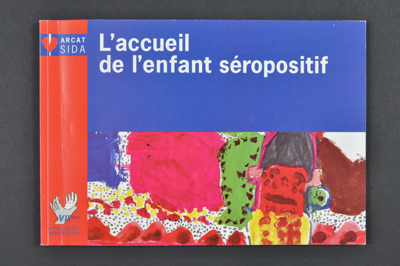 Association pour la Recherche, la Communication et les Actions pour l'Accès aux Traitements (ARCAT) BROCHURE "L'accueil de l'enfant séropositif" France 1996 2003.99.45 Photo Mucem