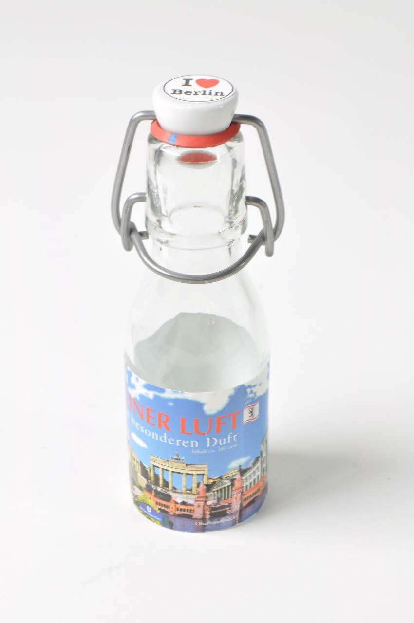 Mr. Souvenir bouteille 2001-2006 2006.150.23 Photo Mucem