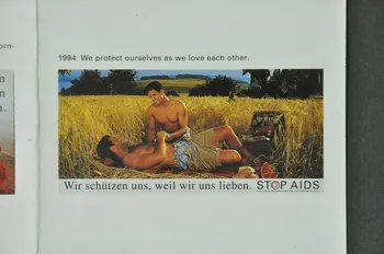 Aide Suisse Contre Le Sida (Ass) autocollant "Wir schutzen uns, weil wir uns lieben." (Dépliant : "Swiss AIDS prevention programme") (Nous nous protégeons car nous nous aimons) Lorraine, France 1994 2004.56.19 Photo Mucem