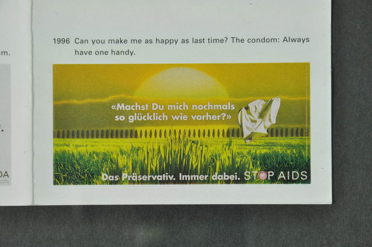 Aide Suisse Contre Le Sida (Ass) autocollant "Machst Du mich nochmals so glücklich wie vorher ?..."." (Dépliant : "Swiss AIDS prevention programme") (Peux tu me rendre aussi heureuse que la dernière fois ?) Lorraine, France 1996 2004.56.21 Photo Mucem