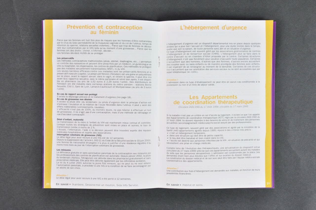 Sida Info Service - Ligne Azur BROCHURE Migrants et VIH Île-de-France, France 2002 2003.99.85 Photo Mucem