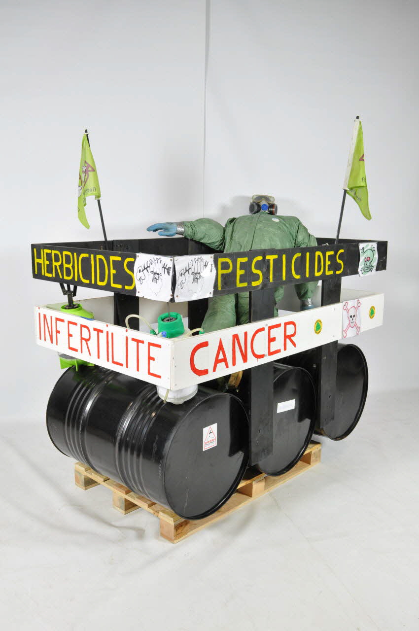 Jean-Marie Beghin char de parade Char de parade pour manifestation écologique Bretagne, France 2006 2006.157.1.1-6 Photo Mucem