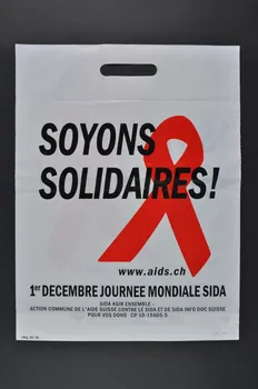 Aide Suisse Contre Le Sida, Sida Info Doc sac plastique "Soyons solidaires" Lorraine, France 2003 2004.56.58 Photo Mucem