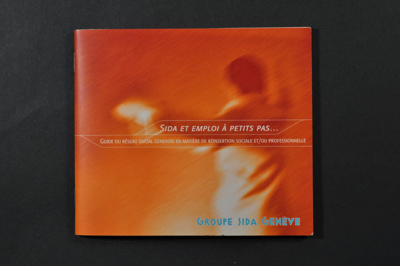 Groupe Sida Genève BROCHURE "Sida et emploi à petits pas.../ Guide du réseau social genevois en matière de réinsertion sociale et / ou professionnelle" Lorraine, France 2001 2004.56.61 Photo Mucem